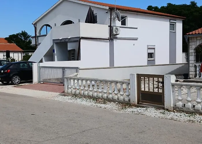 Apartman Oto *